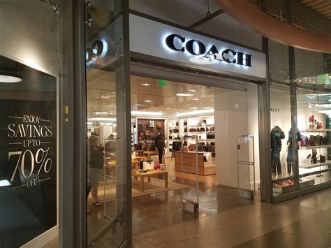 coach in fashion valley outlet.